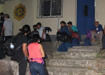 Sorprenden a presunto coyote cuando movilizaba a migrantes en un cabezal