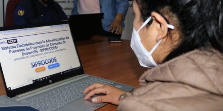 Personal municipal de Quiché se capacita en el uso del Siprocode