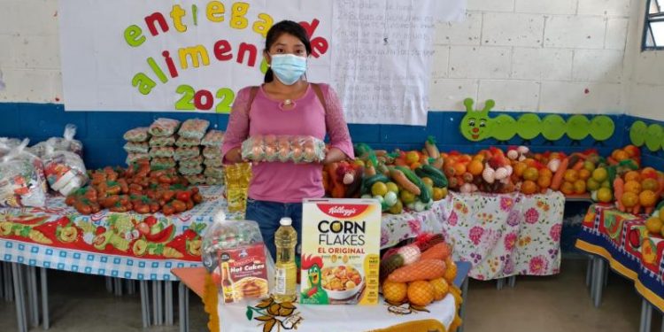 Sosep entrega alimentos a través del programa Hogares Comunitarios.