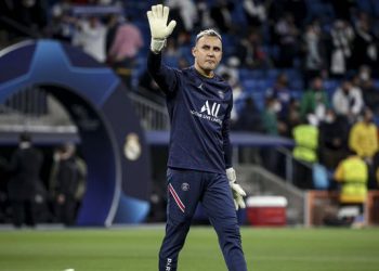 Keylor Navas acoge a 30 refugiados ucranianos en su casa de París