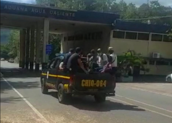 Trasladan a Migración a 15 personas de distintas nacionalidades