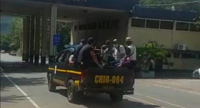 Trasladan a Migración a 15 personas de distintas nacionalidades