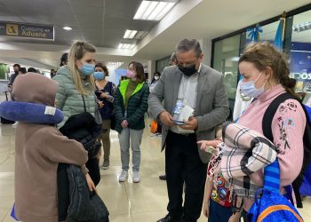 Varias familias provenientes de Ucrania ingresaron ayer a Guatemala.