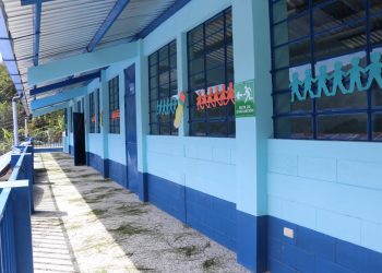 Autoridades inauguran módulo de aulas en San Cristóbal Cucho