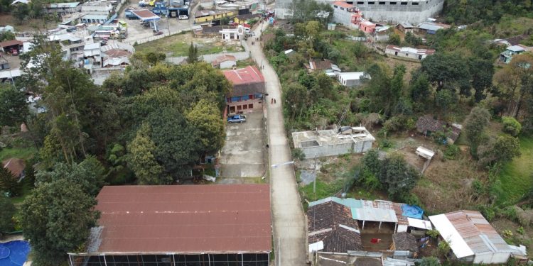 Pavimentación de camino rural mejora condiciones de vida en Nebaj