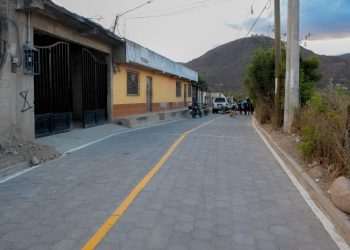 Continúa mejora de caminos en Baja Verapaz