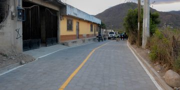 Continúa mejora de caminos en Baja Verapaz