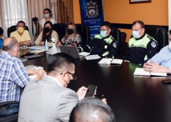 Mesa técnica discute costo de pasaje en transporte de Cobán
