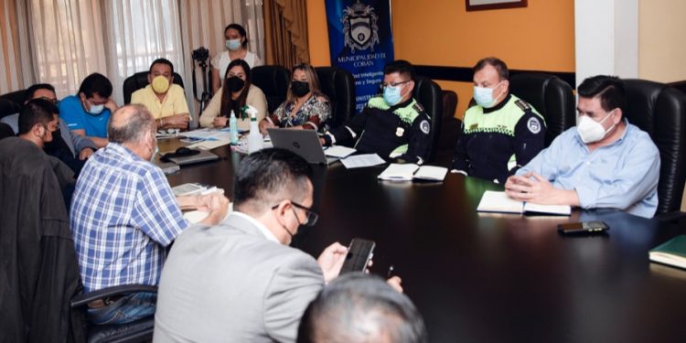 Mesa técnica discute costo de pasaje en transporte de Cobán