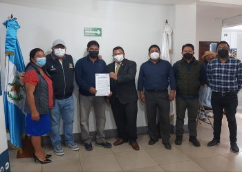Comunidades de Chimaltenango contarán con mejores caminos