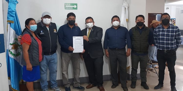 Comunidades de Chimaltenango contarán con mejores caminos