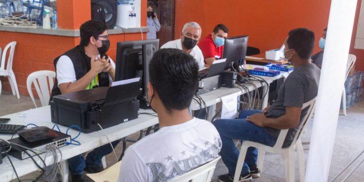 Jornada móvil de servicios integrados llega a Poptún