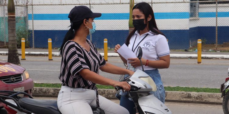 Invitan a población de Puerto Barrios a vacunarse contra el COVID-19