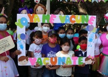 Niños de Suchitepéquez reciben primera dosis contra el COVID-19