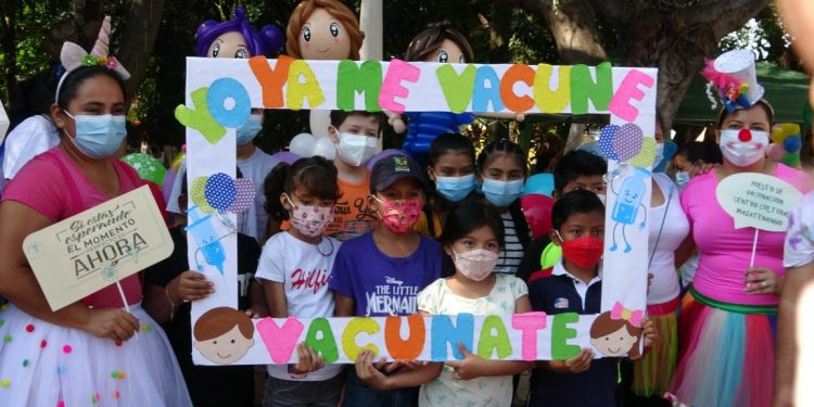 Niños de Suchitepéquez reciben primera dosis contra el COVID-19