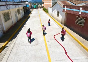 Vecinos de San Francisco El Alto se benefician con mejoramiento de camino rural