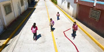 Vecinos de San Francisco El Alto se benefician con mejoramiento de camino rural