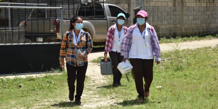 Salud avanza con vacunación contra COVID-19 en zona de adyacencia con Belice