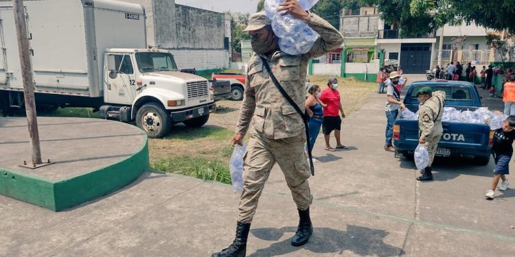 Reservas militares en apresto ante situación del volcán de Fuego