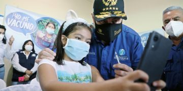 Presidente: Vacunas hay en Guatemala