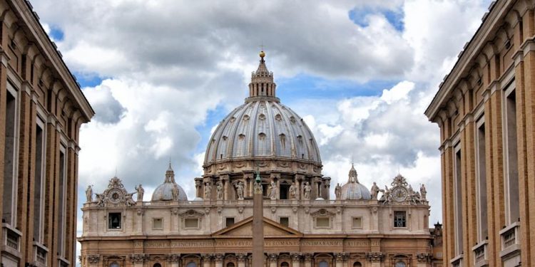 El Vaticano extiende el permiso parental entre sus empleados de uno a tres días