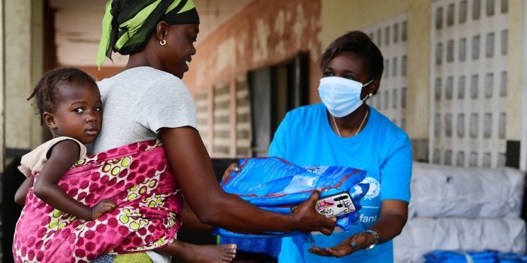 OMS recomienda prudencia a África tras suavizar medidas anti-COVID