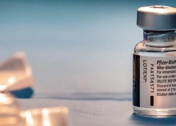 Cuarta dosis de vacuna contra COVID-19 reduce la mortalidad en un 78 %, revela estudio