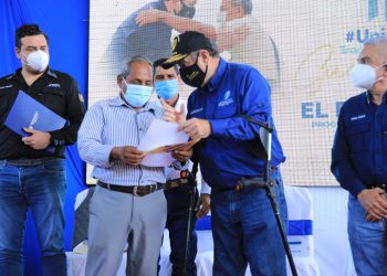 Entregan notificaciones a nuevos beneficiarios del Programa del Adulto Mayor