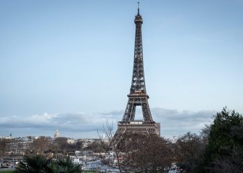 Torre Eiffel gana seis metros de altura gracias a una nueva antena
