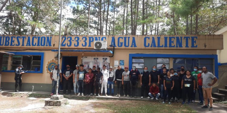 PNC brinda asistencia humanitaria a 26 extranjeros localizados en Chiquimula