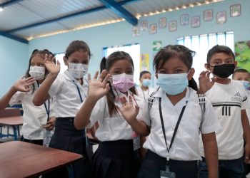 Remozamiento de escuela beneficia a estudiantes de Quebrada Honda