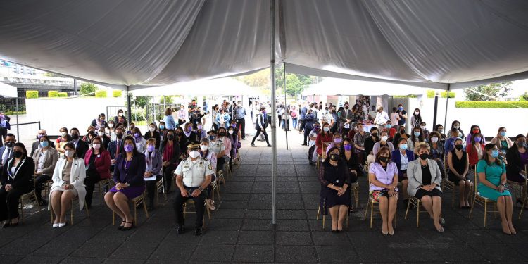 Desarrollan cuarta edición de Feria de la Mujer