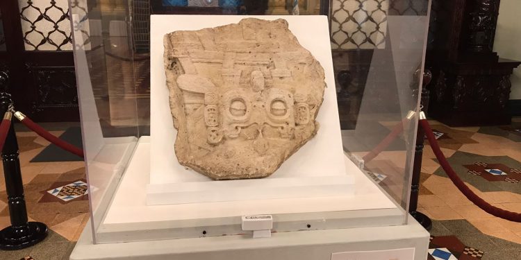 Exhiben fragmento de Estela Número 9 en Palacio Nacional de la Cultura