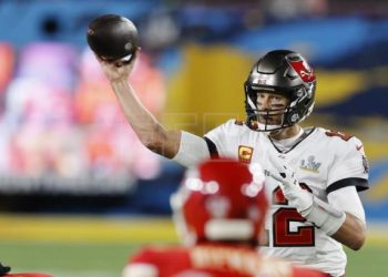 Tom Brady anuncia que seguirá jugando en Tampa