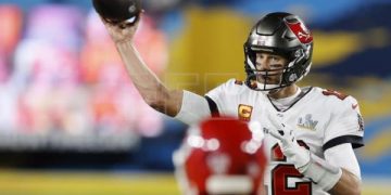 Tom Brady anuncia que seguirá jugando en Tampa