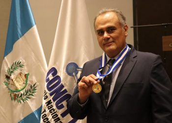 Medalla de Ciencia y Tecnología es entregada a Juan Francisco Pérez Sabino