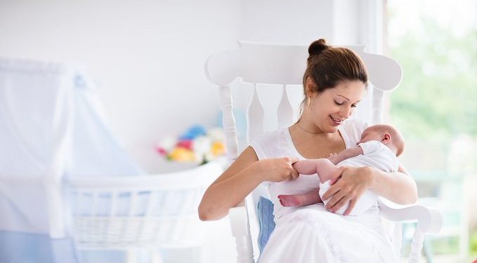 OMS publica su primera lista de 60 recomendaciones para madres tras el parto