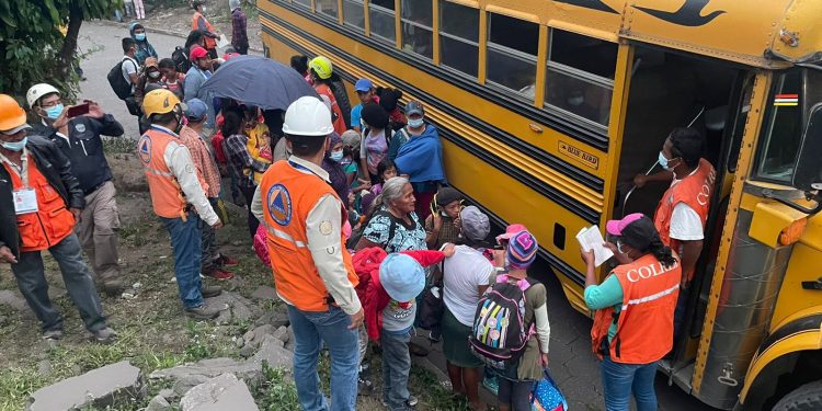 Sistema Conred, en alerta roja institucional por actividad del volcán de Fuego