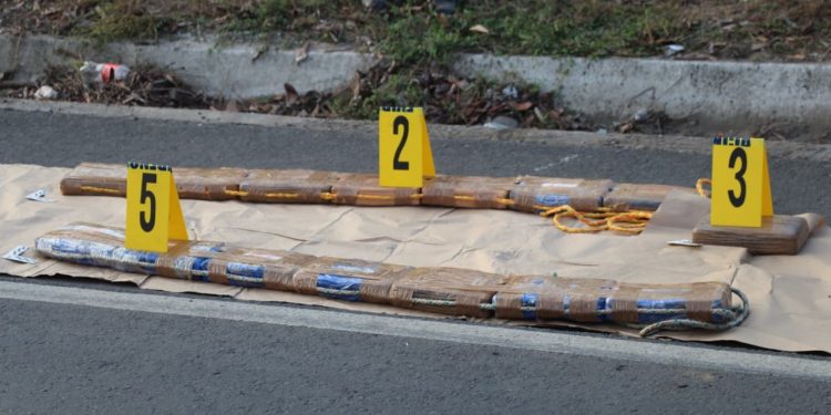 Las fuerzas de seguridad localizaron dinero, droga y otros bienes en operativos contra el narcotráfico.