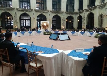 Presidente lideró primera mesa multirreligiosa para promover protección de la vida y la familia