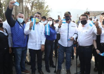 Habitantes de la zona 3 de Villa Nueva beneficiados con construcción de calle