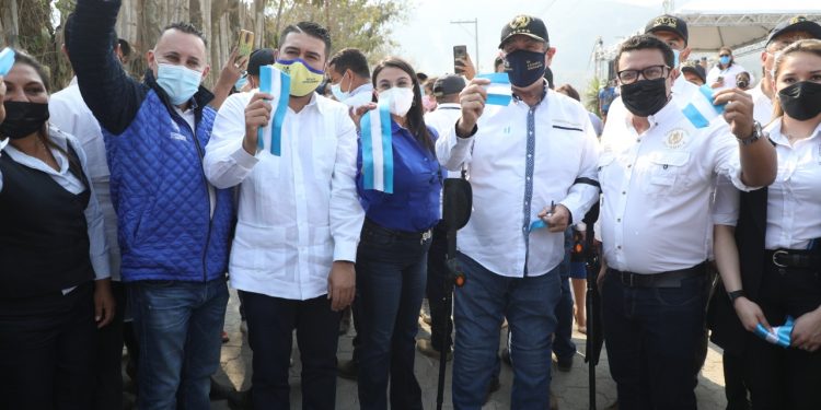 Habitantes de la zona 3 de Villa Nueva beneficiados con construcción de calle