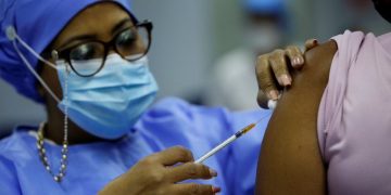 OMS está en consultas sobre desarrollo de vacuna universal contra el COVID-19