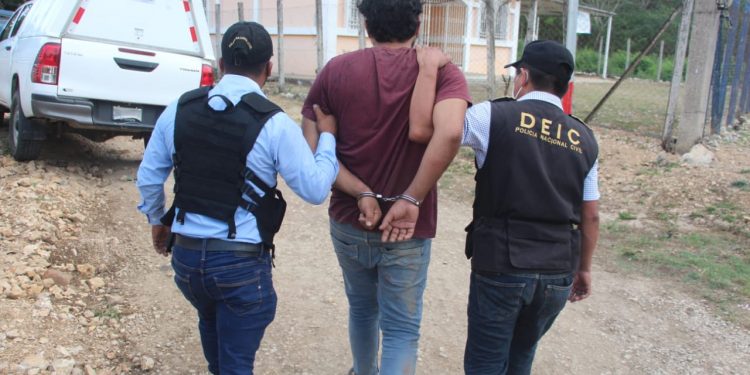 Capturan a dos individuos acusados de asesinato en Petén