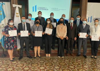 Otorgan becas de maestrías para profesionalización de personal de Segeplan