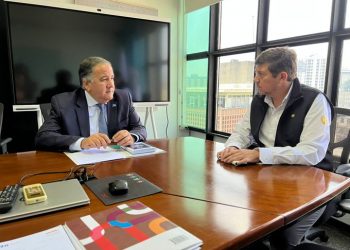 El director del IGM Stuard Rodríguez y el representante de ONU en Guatemala, Miguel Barreto.