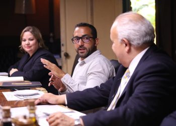 El jeque Fahim Bin Sultan Bin Khalid Al Qasimi se reunio con autoridades del INAP.
