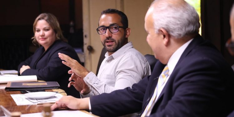 El jeque Fahim Bin Sultan Bin Khalid Al Qasimi se reunio con autoridades del INAP.