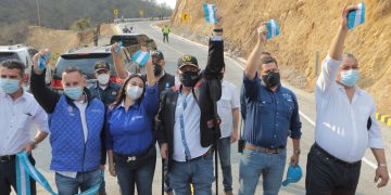 El presidente Alejandro Giammattei durante la inaguruación de la obra en Chillaní.