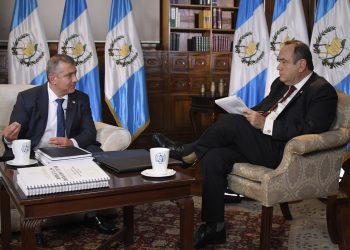 Mandatario culmina entrevistas con los seis aspirantes a fiscal general y jefe del MP